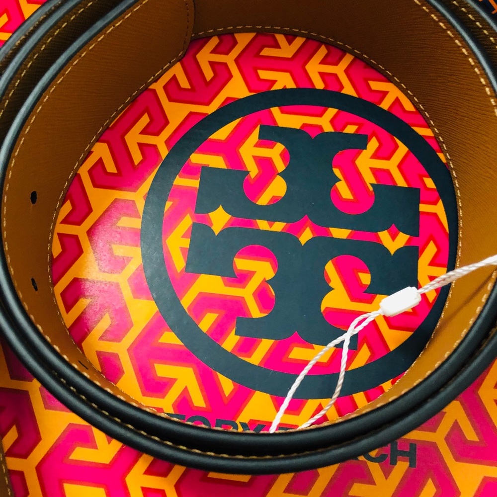 NWT Tory Burch 1.5” Reversible Leather belt. ♥️ - Picture 2 of 4